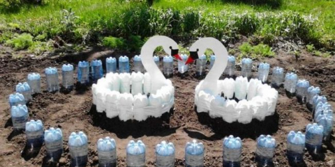 Jak udělat v zemi udělejte si sami záhony z plastových lahví